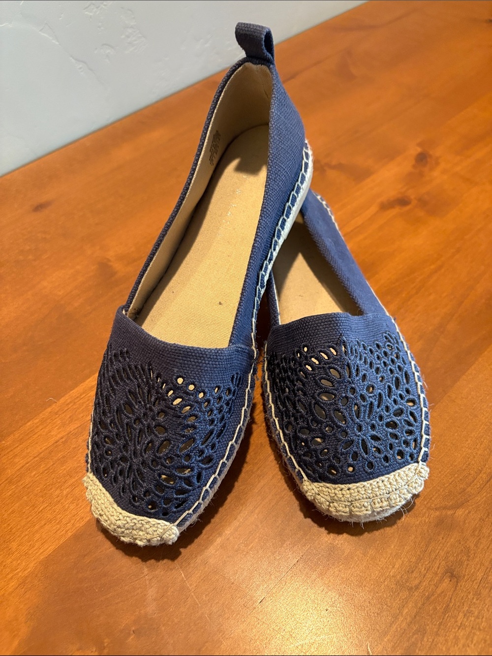 Kelly and Katie canvas loafers Sz 8